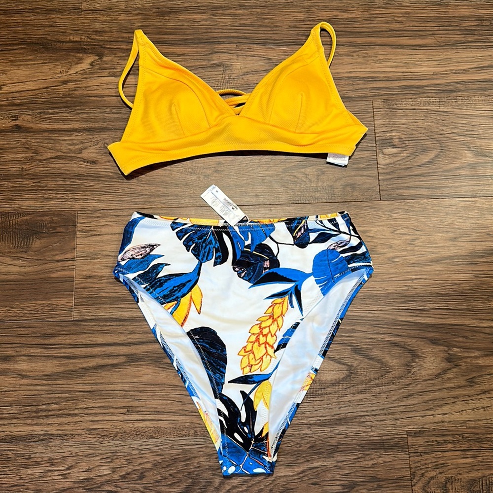 Cupshe bathing suit. Size small. Never worn only tried on. No flaws
